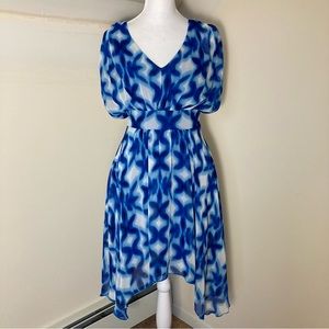 B. Darlin Blue/White Short Sleeve Flowy Printed Dress size 3/4